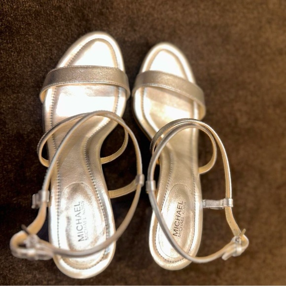 Michael Kors heels - Picture 2 of 4